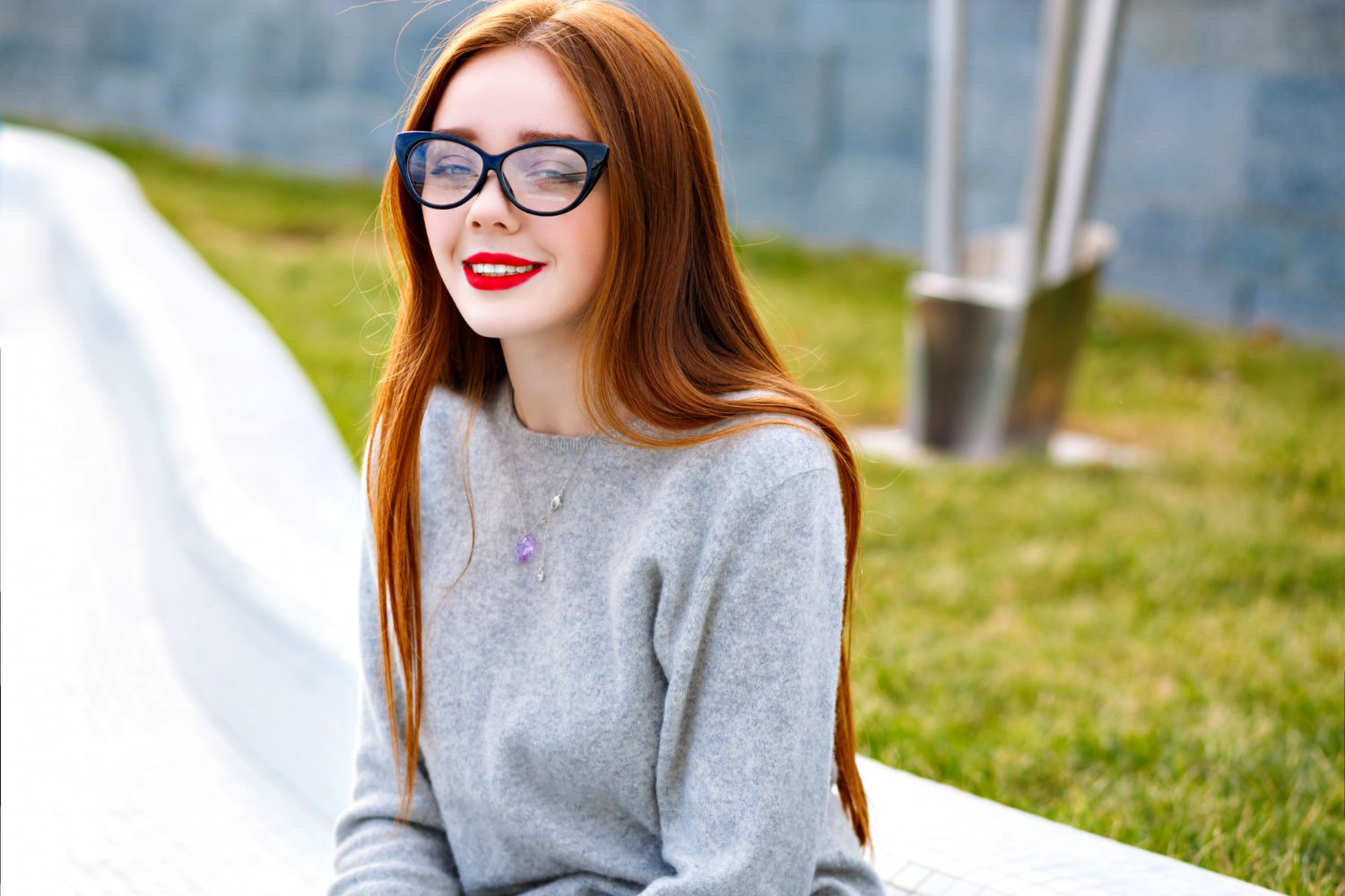 Korekcyjne okulary damskie Prada – świetny wybór dla każdej kobiety