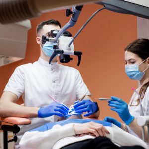 Jak nowoczesna technologia mikroskopowa rewolucjonizuje stomatologię w Poznaniu