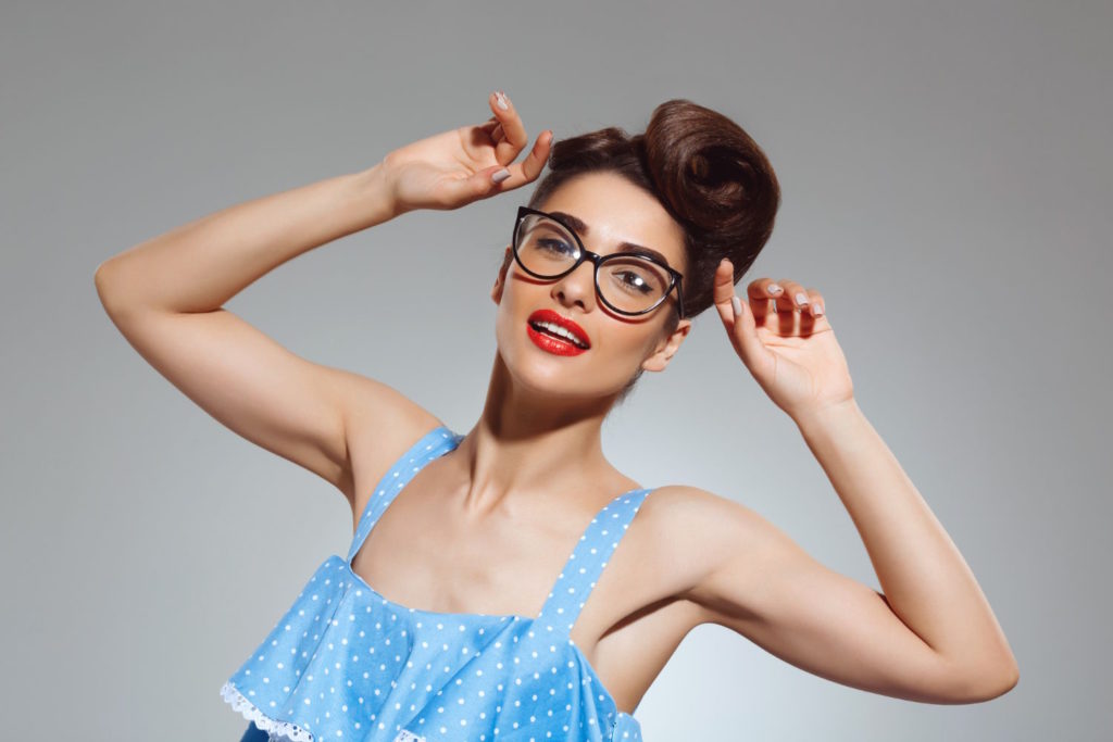 Okulary korekcyjne to nie tylko narzędzie poprawiające wzrok, ale również modny dodatek, który podkreśla nasz styl i osobowość